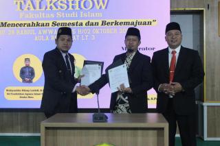 Kepala Sekolah SD Muhammadiyah 5 Pekanbaru dan Dekan FSI UMRI Menyepakati Kerjasama (MoU) di Bidang Pendidikan.