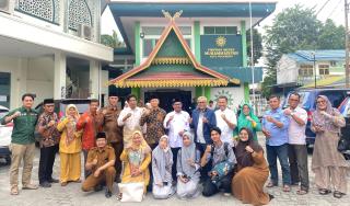 PD Muhammadiyah Kota Pekanbaru Melepas Peserta Mengikuti OMBN Tingkat Nasional Tahun 2025 Menuju Semarang