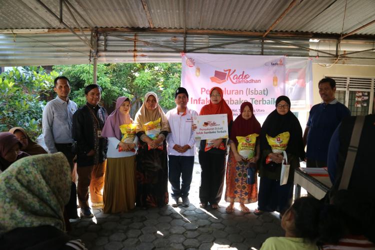 Peduli Warga Kurang Mampu, LazisMu Pekanbaru Laksanakan Penyaluran Bantuan 150 Karung Beras