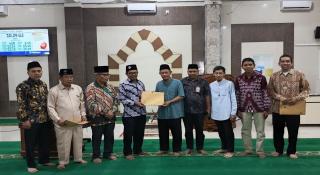PDM Pekanbaru Serahkan Data Pegawai AUM kepada Ketua PCM se-Kota Pekanbaru dalam Pengajian Rutin LPCR-PM PDM Pekanbaru