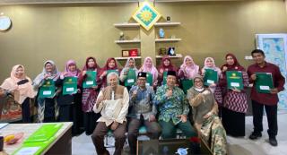 PDM Pekanbaru Serahkan SK Pegawai Tetap Persyarikatan: Kinerja dan Loyalitas Pegawai Harus Meningkat